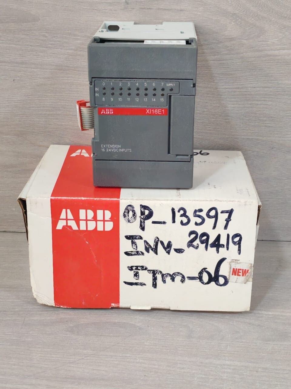 ABB XI16E1-E4.0 1SBP260100R1001 EXTENSION 16 24VDC INPUTS