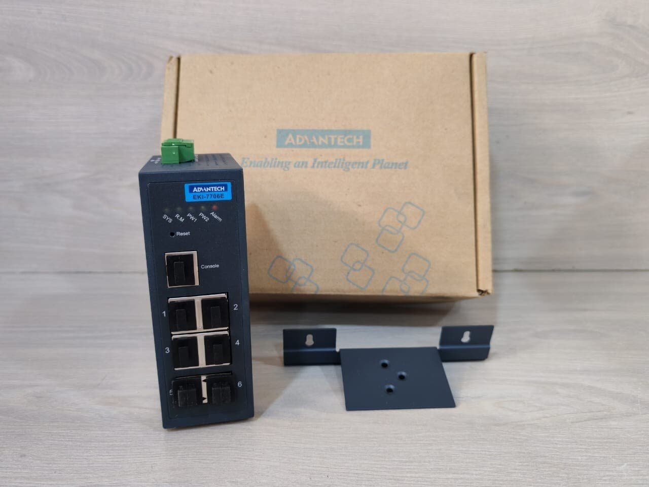 Advantech EKI-7706E-2FI Industrial Ethernet Switch 12-48 VDC | 1.5A