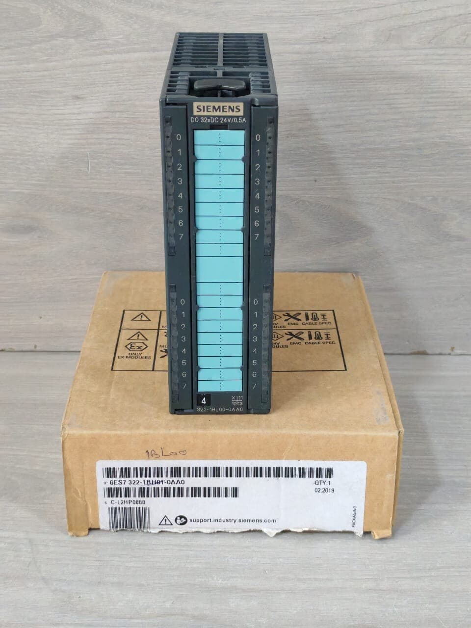 SIEMENS SIMATIC S7-300 6ES7322-1BL00-0AA0 DIGITAL OUTPUT MODULE