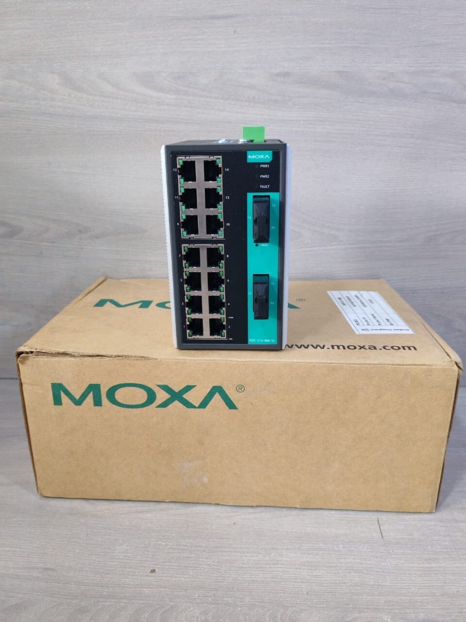 Moxa EDS-316-MM-SC V2.3.0 MOXA EDS-316-MM-SC V2.3.0 16 PORT UNMANAGED ETHERNET SWITCH
