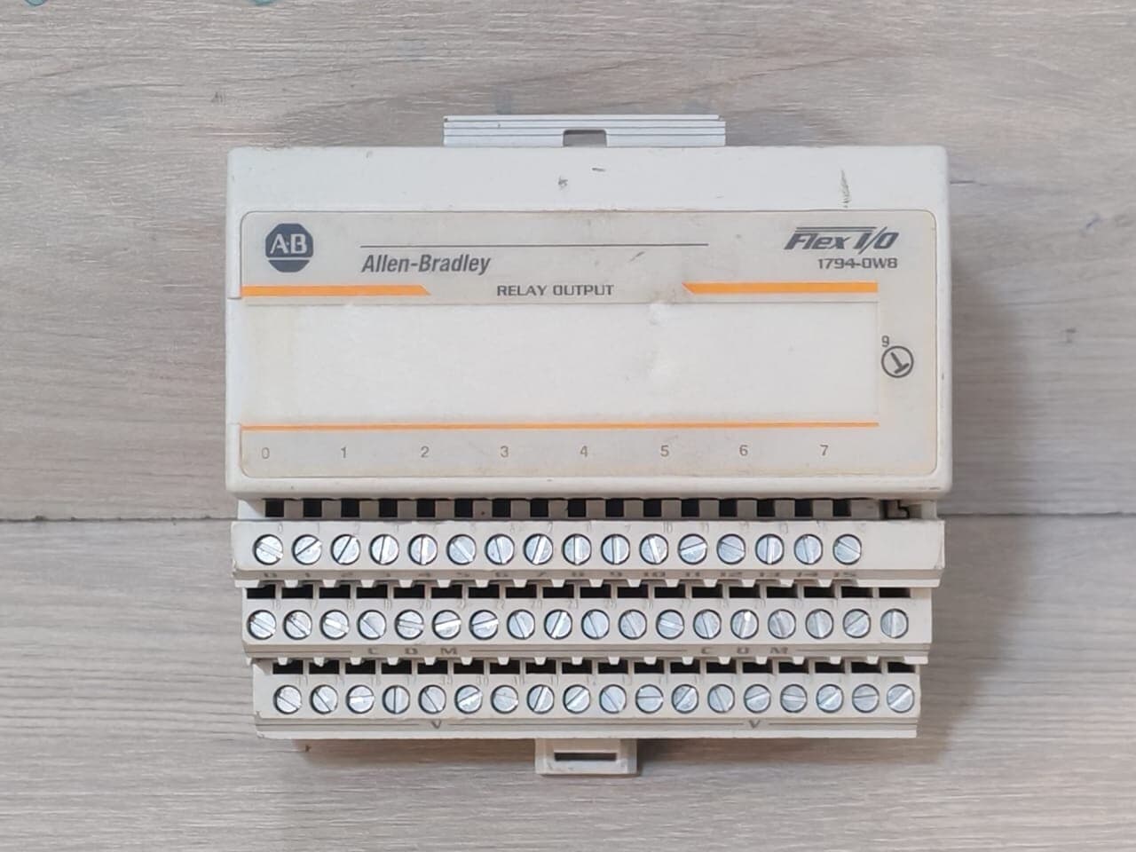 Allen-Bradley 1794-0W8 Ser.A 96223675 Rev.B01 Relay Output W/1794-TB3 Ser.A Base