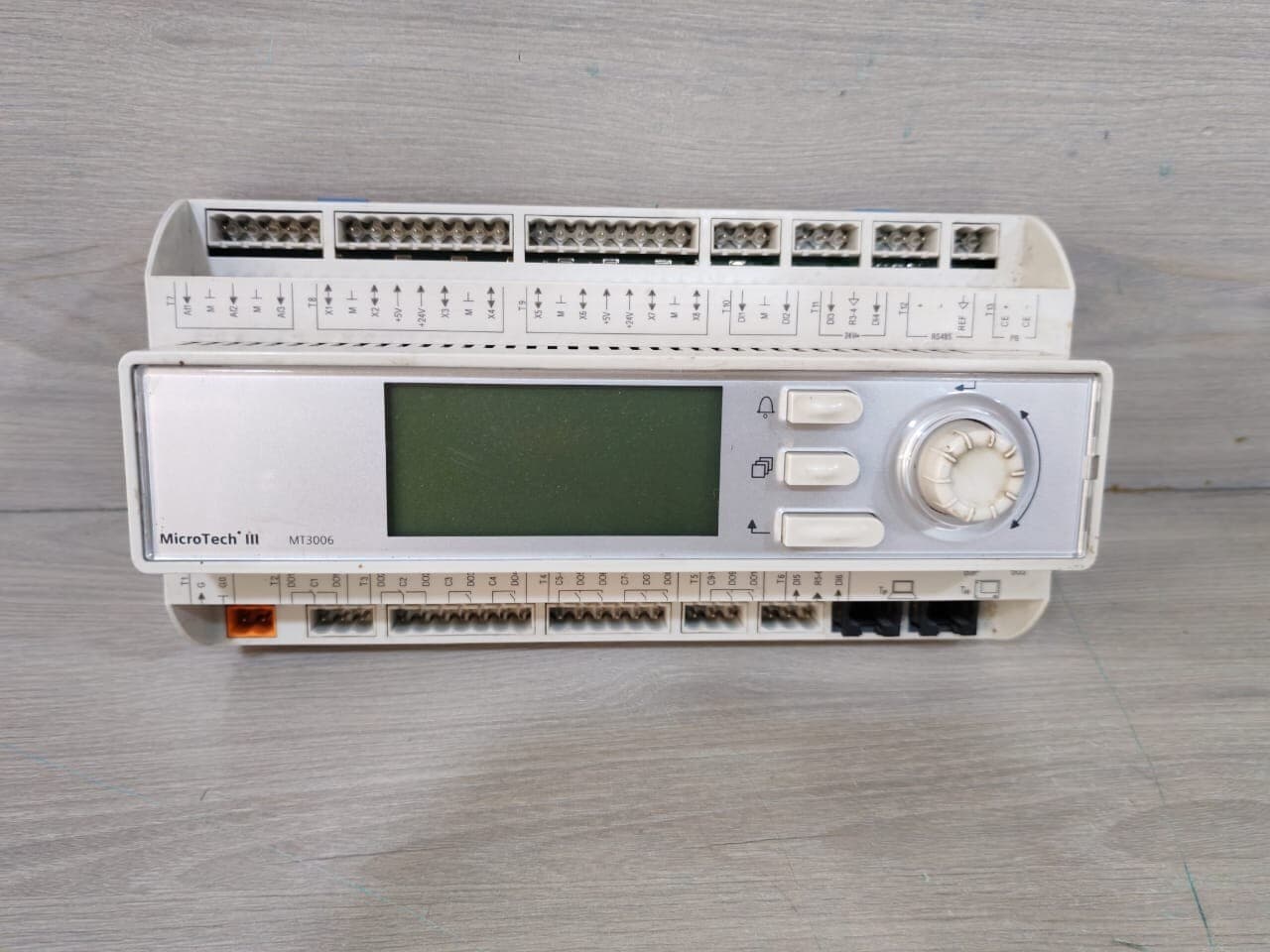 SIEMENS POL687.70/MCQ MicroTech III MT3006 BASE CONTROLLER