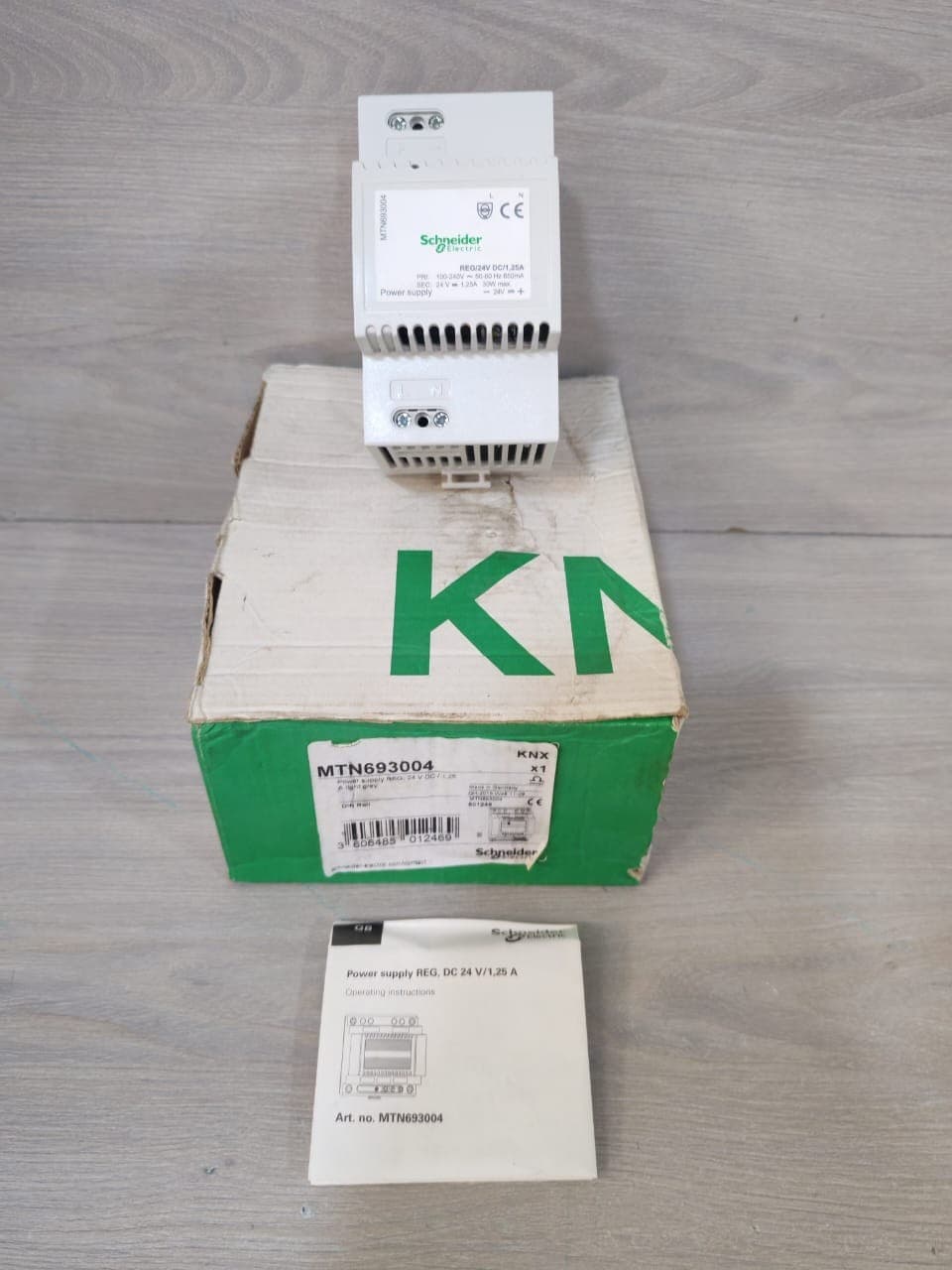 Schneider Electric MTN693004 Power Supply Reg/24V/ DC/1,25A