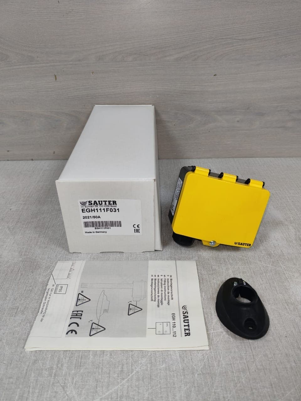 SAUTER EGH111F031 Relative Humidity & Temperature Duct Transducer-SEALED