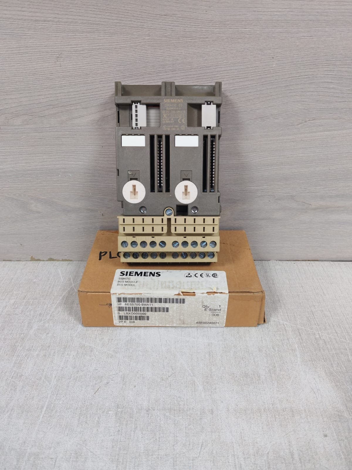 SIEMENS SIMATIC S5 6ES5 700-8MA11 BUS MODULE
