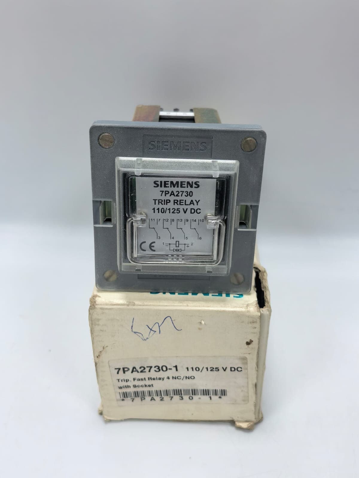 SIEMENS 7PA2730-1 TRIP,FAST RELAY 4 NC/NO WITH SOCKET