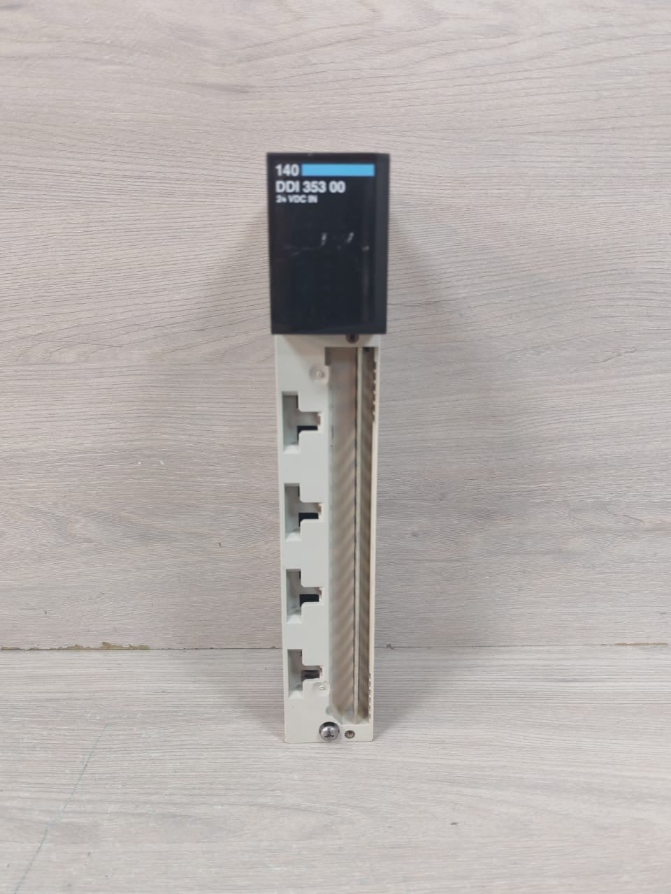 Schneider Electric DDI-353-00 Schneider Electric 140 DDI 353 00 TSX Modicon Quantum 24V - WITHOUT COVER