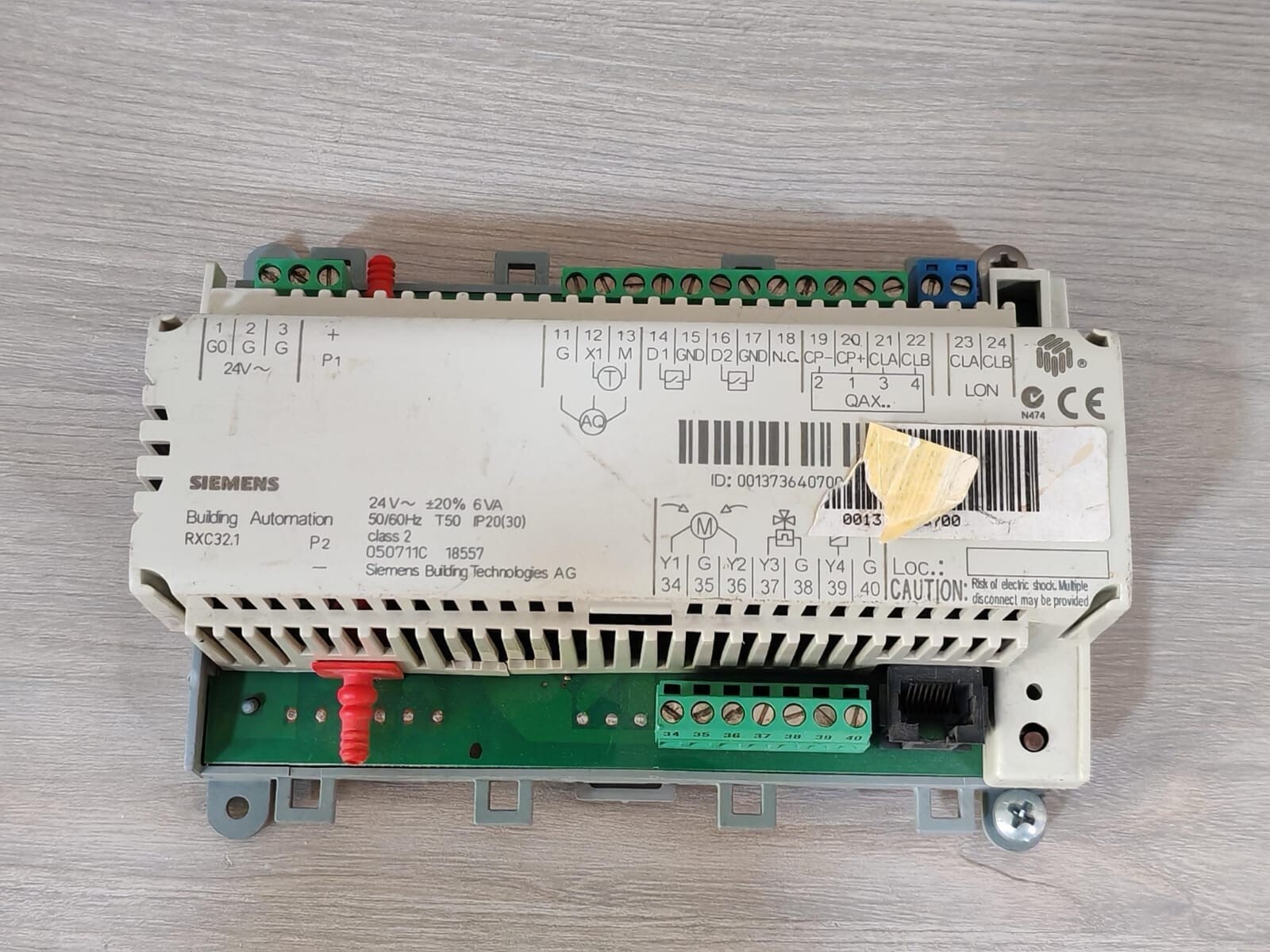Siemens RXC32.1 SIEMENS RXC32.1 ROOM CONTROLLER - WITH FRAME
