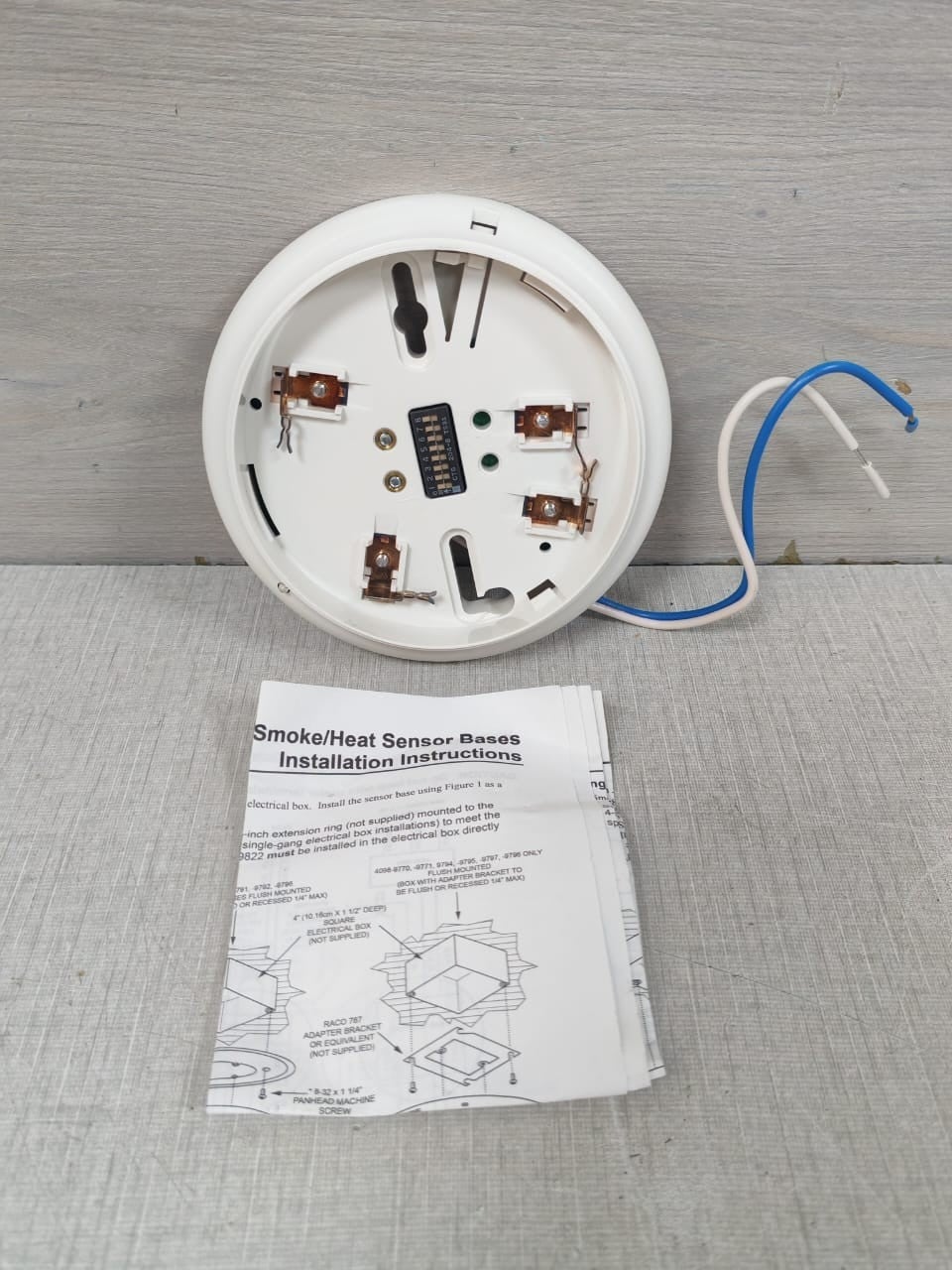 Simplex 4098-9789 SIMPLEX 4098-9789 LIFE ALARM SENS BASE W/ LED OUT 0677110CN