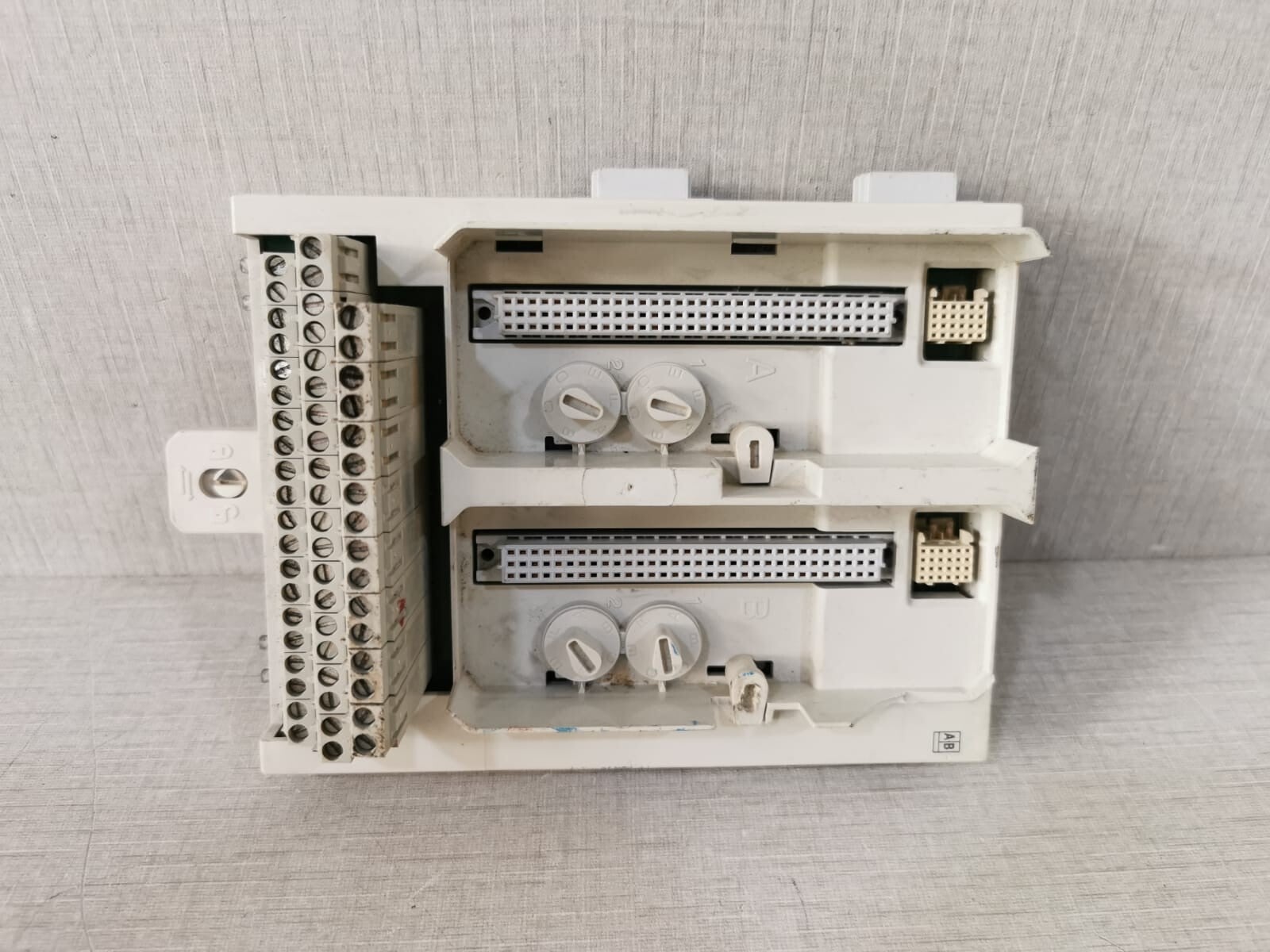 ABB 3BSE020850R1 ABB 3BSE020850R1 MODULE TERMINATION UNIT BASE PLATE FOR TU842
