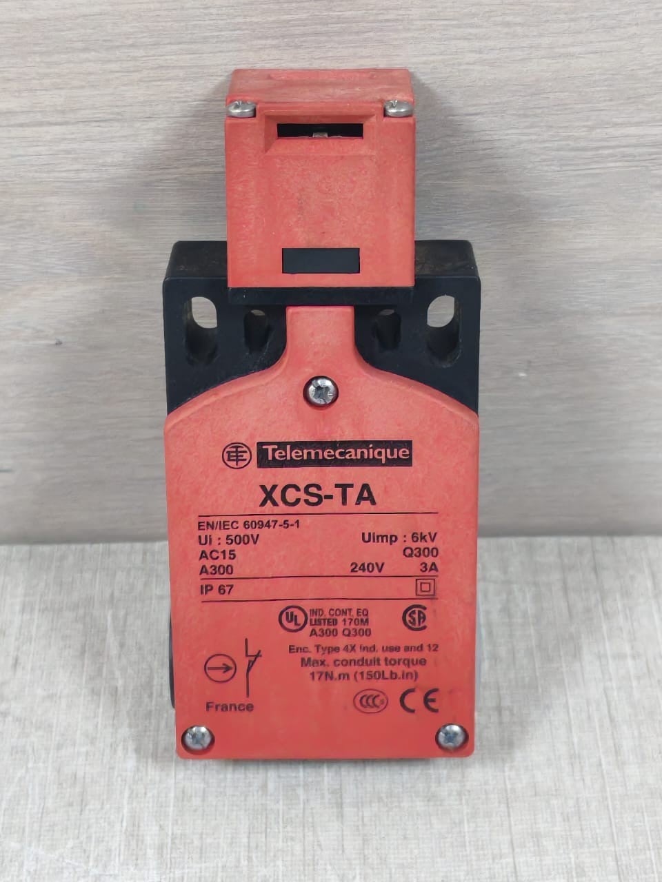 Schneider Electric TA591 Telemecanique XCS-TA591 SAFETY INTERLOCK SWITCH