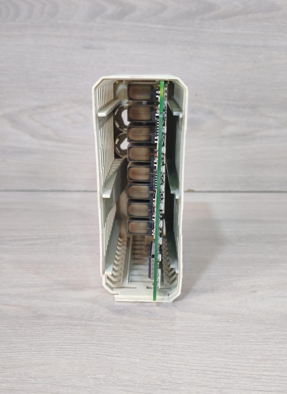 ABB 3BSE008512R1 PR: E ABB DI820 3BSE008512R1 PR: E DIGITAL INPUT MODULE 120VAC/10mA