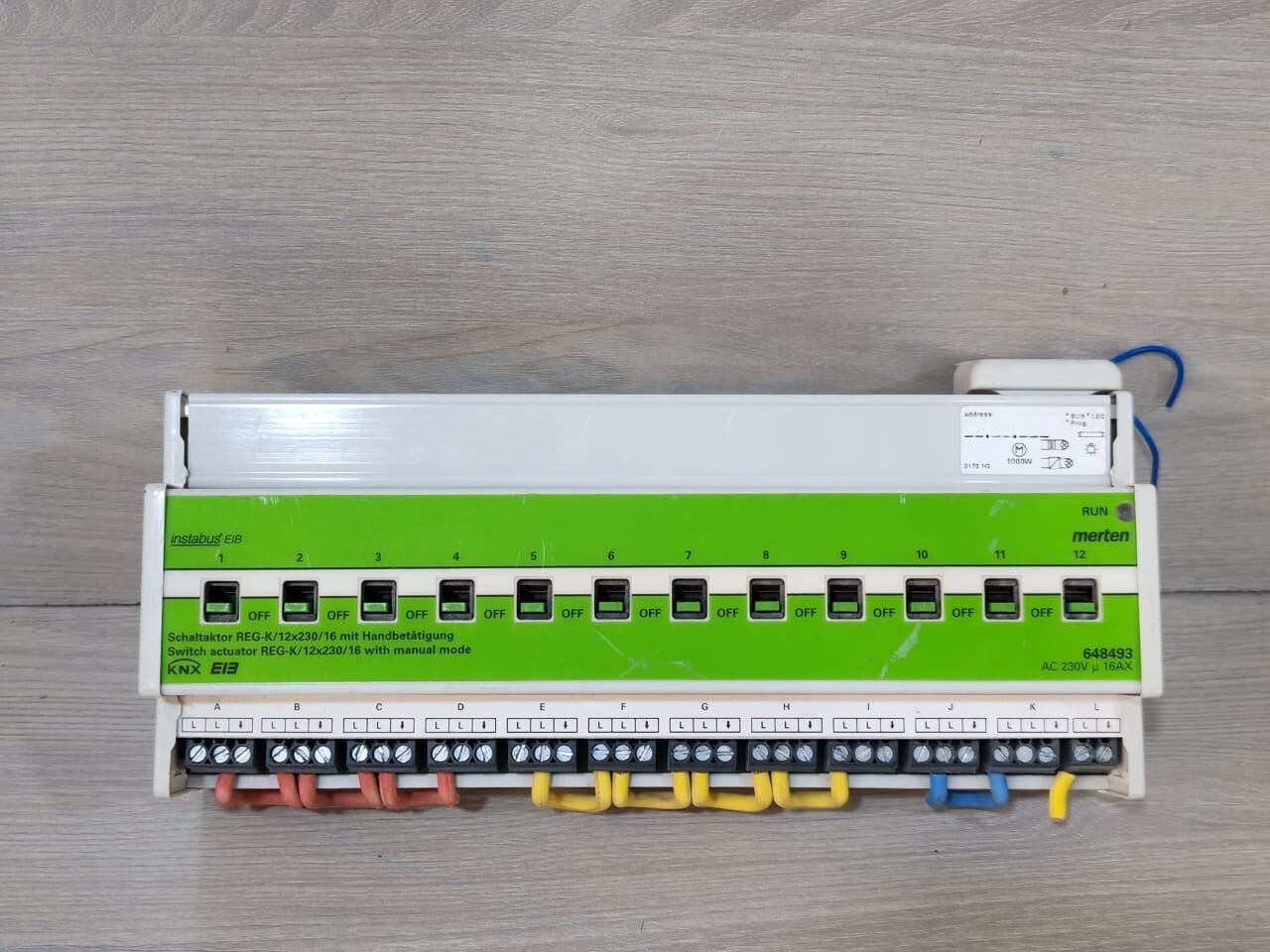Merten 648493 Merten 648493 KNX Switch Actuator Reg-K/12x230/16 AC 230V