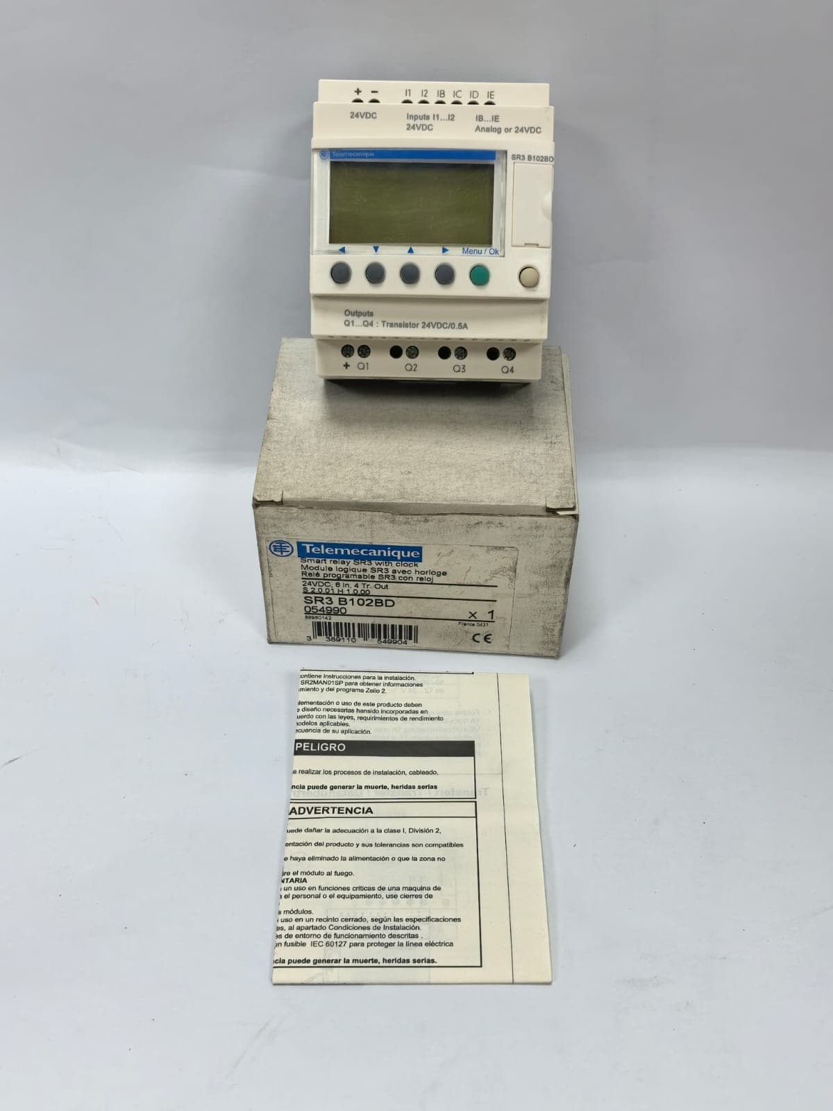 TELEMECANIQUE SR3 B102BD SMART RELAY WITH CLOCK