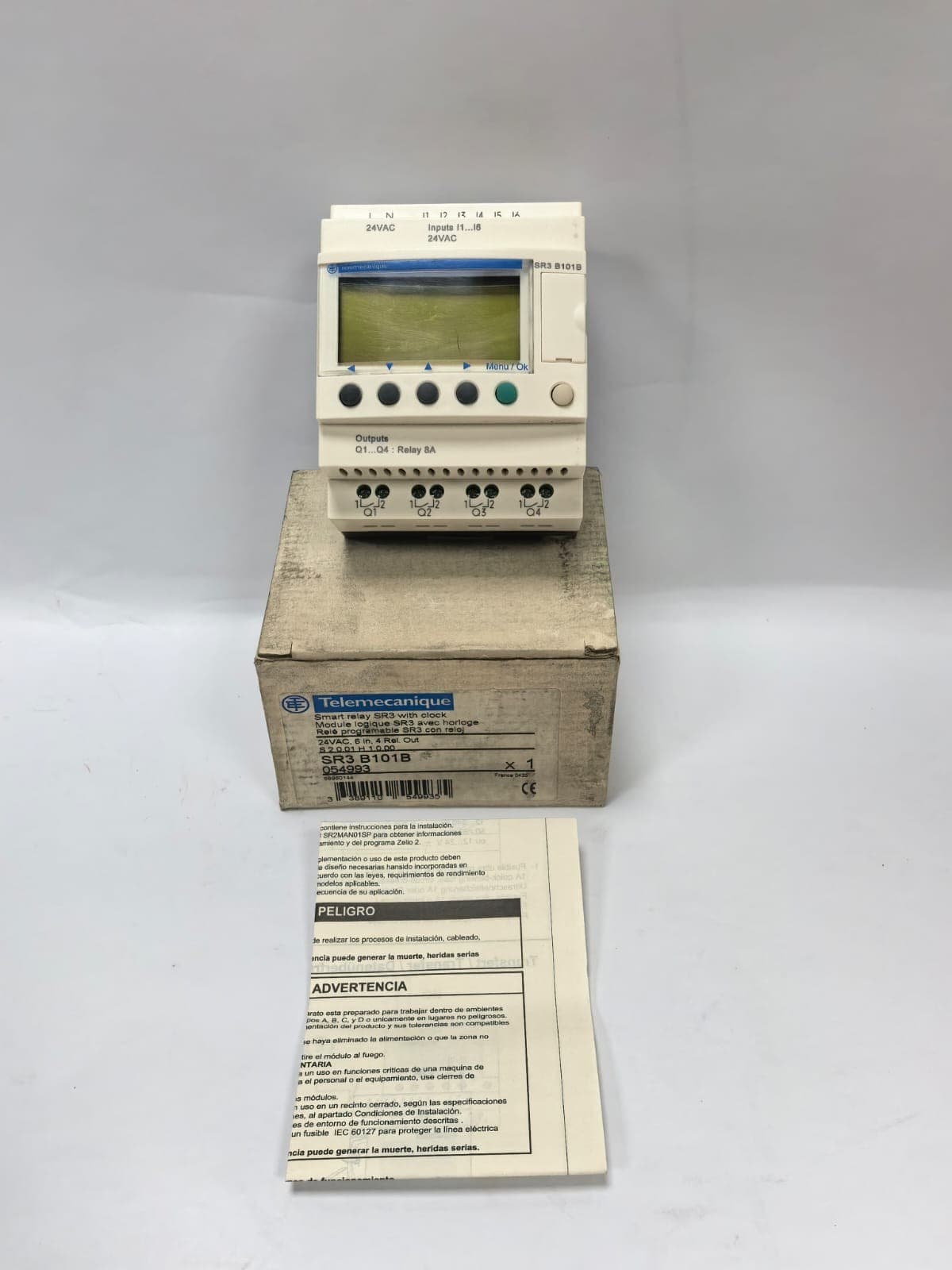 TELEMECANIQUE SR3 B101B SMART RELAY WITH CLOCK