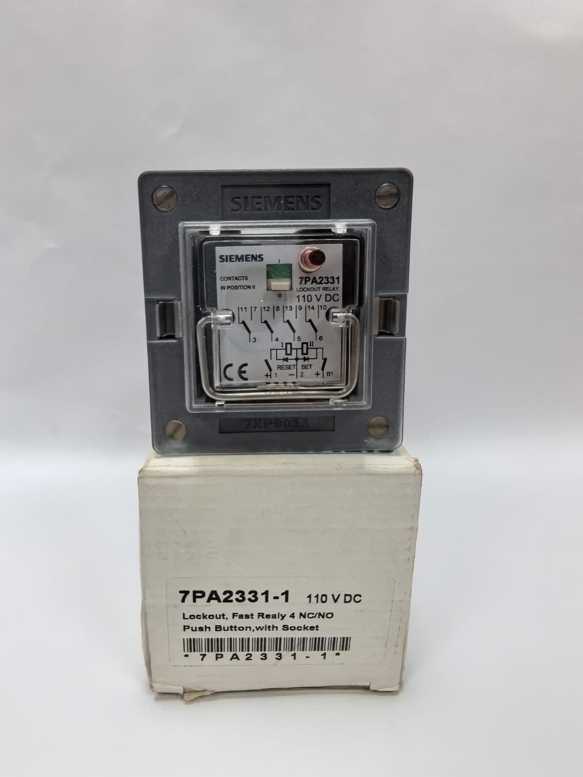SIEMENS 7PA2331-1 LOCKOUT RELAY 110VDC WITH 7XP9011 SOCKET