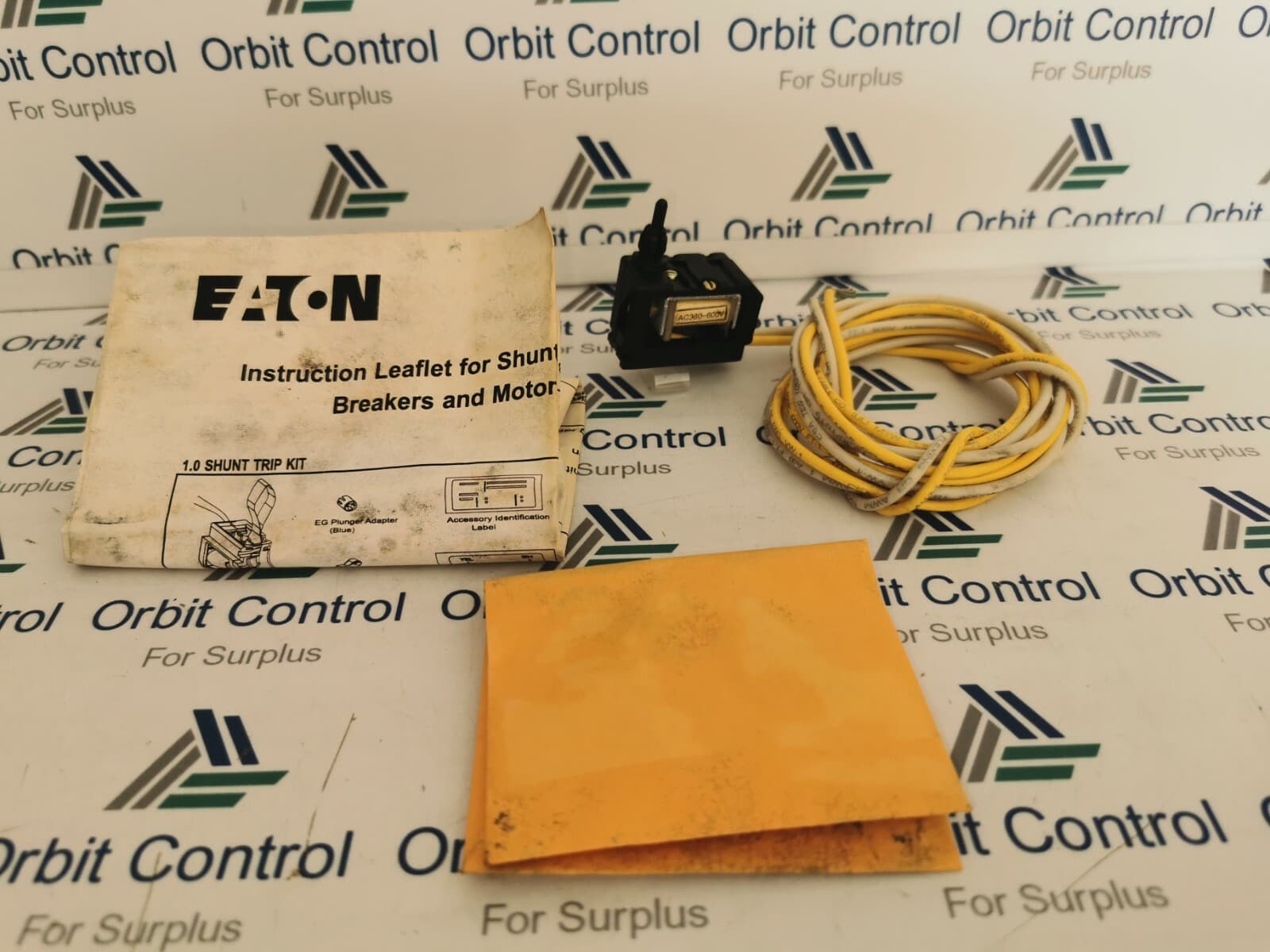 EATON SNT480CPK SHUNT TRIP FOR TYPE E/J/L BREAKER 66C157G43 - W/ FILTHY BOX