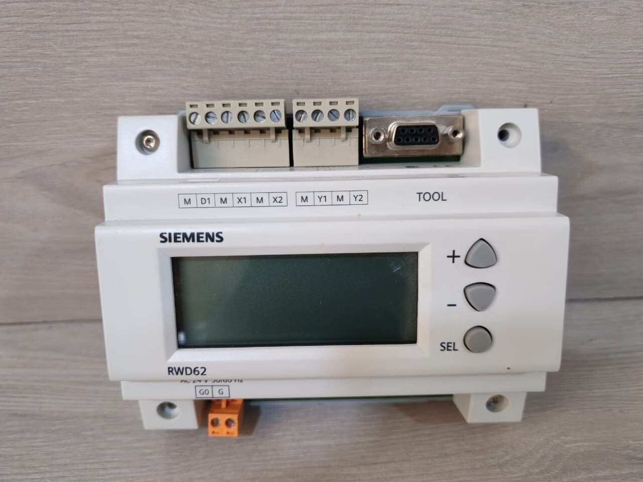 SIEMENS RWD62 HVAC HUMIDITY CONTROLLER