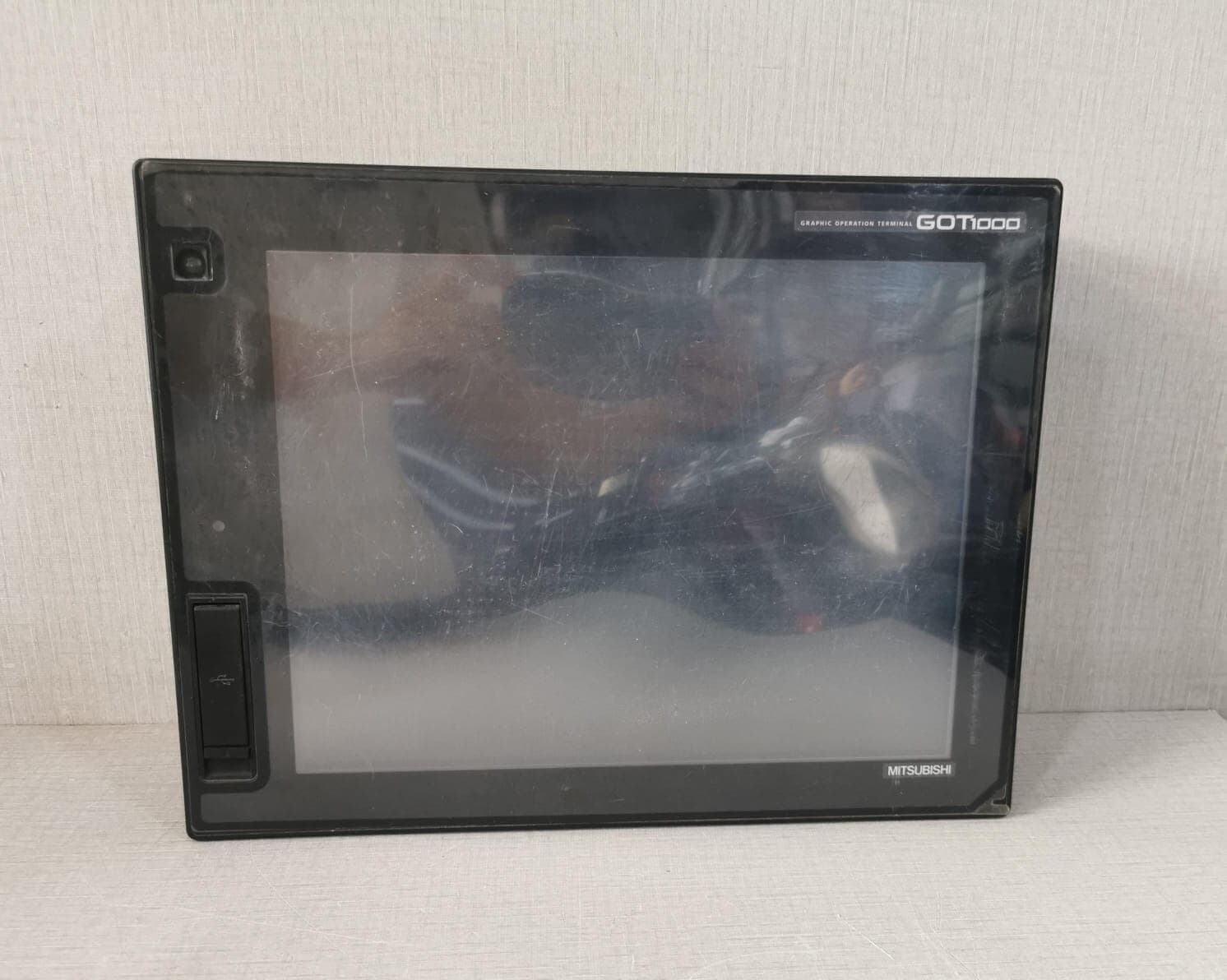 MITSUBISHI GOT1000 GRAPHIC OPERATION TERMINAL 100-240vac 50/60Hz