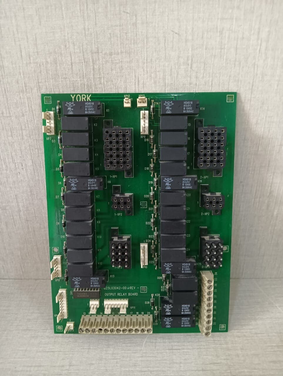 YORK 025L03042-00 REV A OUTPUT RELAY BOARD