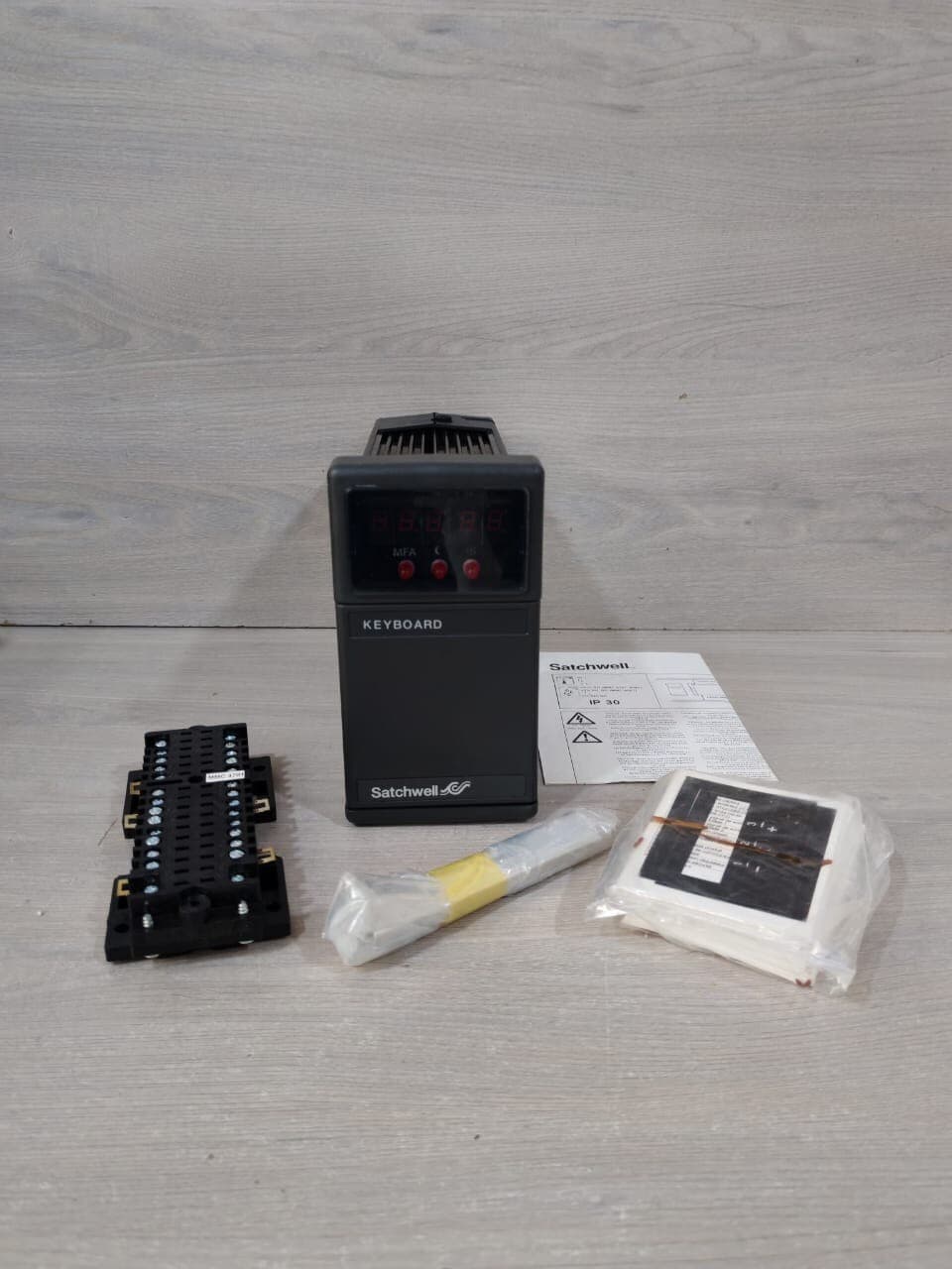Satchwell MMC4701 F/W VER.GMC201 Keypad Controller Control Panel