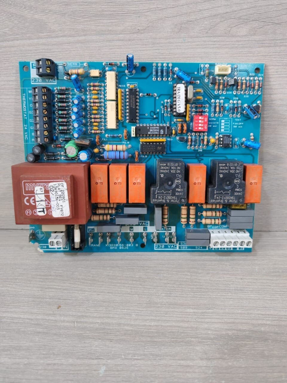 TRANE X13690156-003 B BRD-062E PCB BOARD 230 VAC