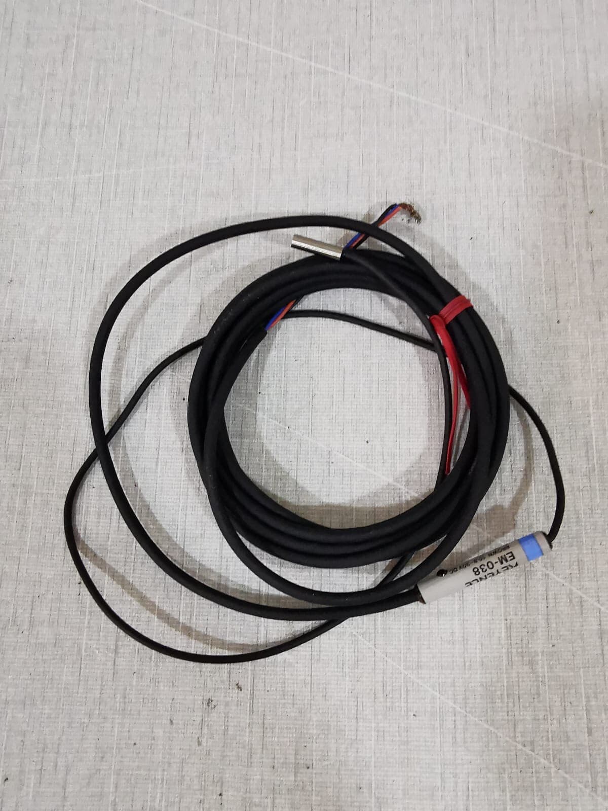 KEYENCE EM-038 Proximity Sensor