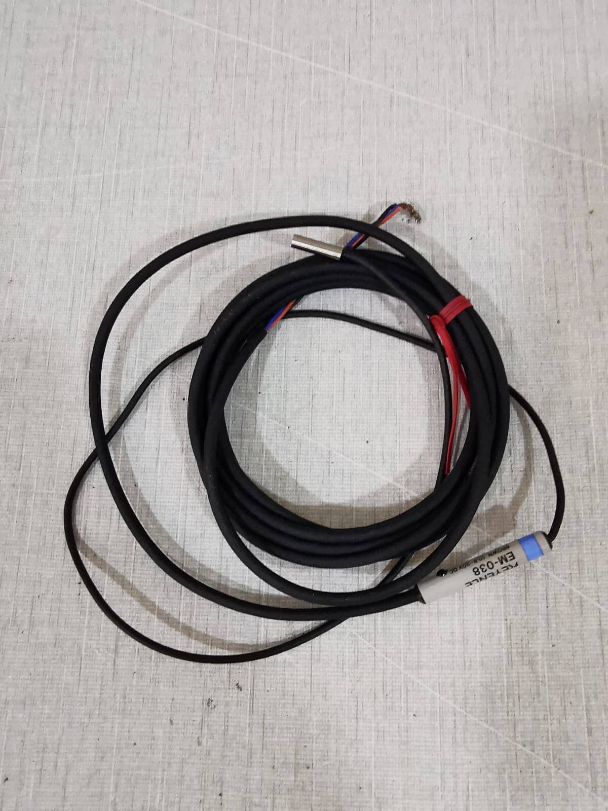 KEYENCE EM-038 Proximity Sensor