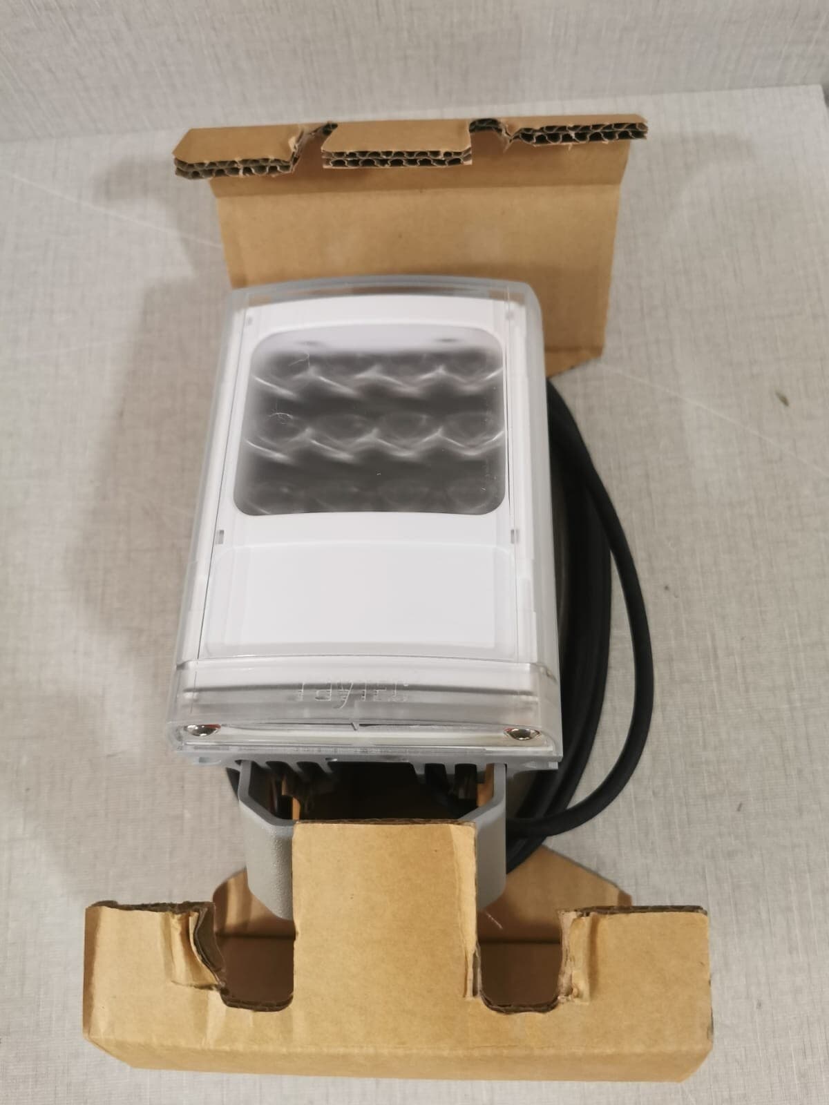 RAYTEC VAR2-W4-1 Medium Range White Light Illuminator
