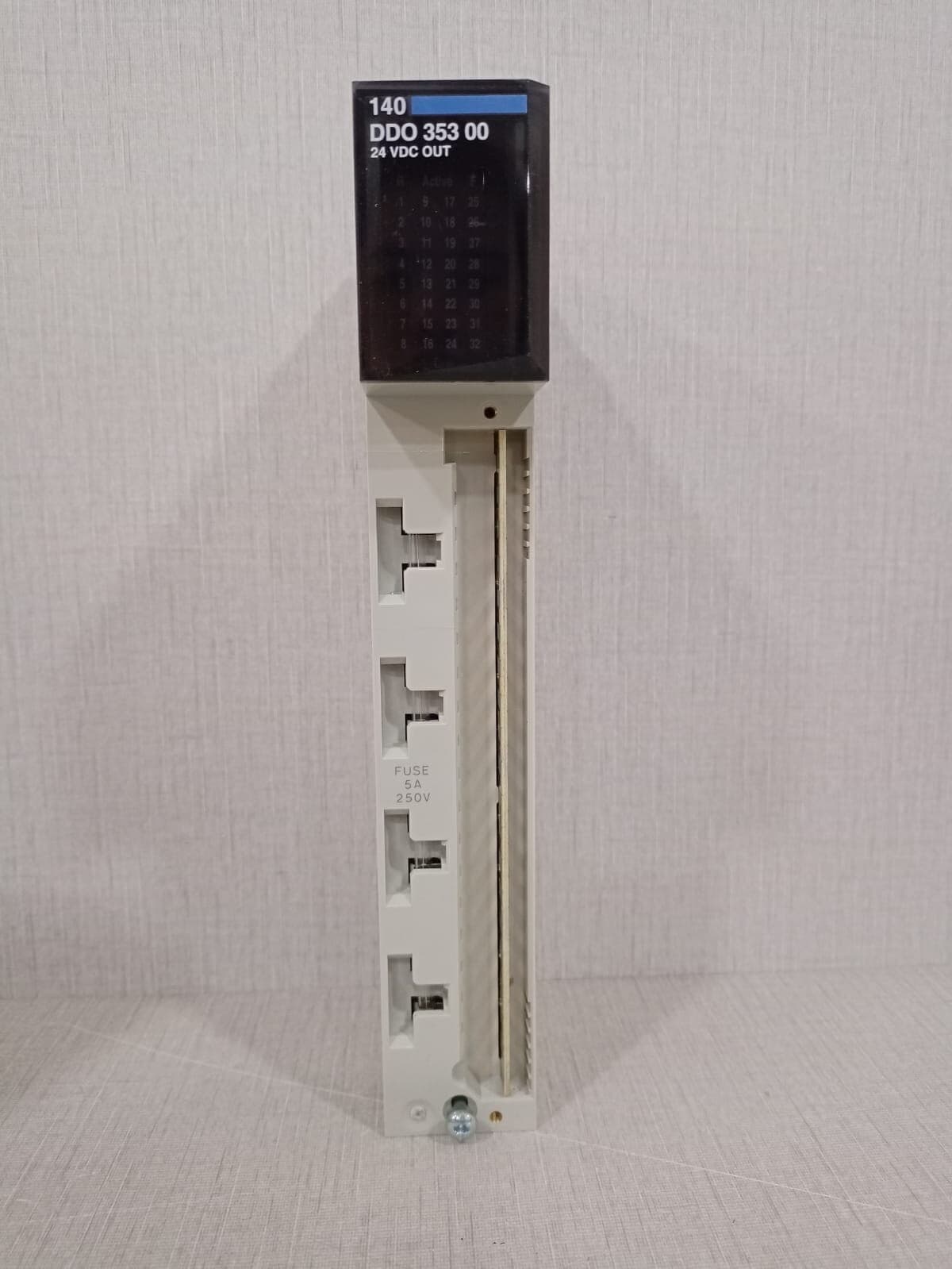 Schneider Electric 140DDO35300 Modicon Module
