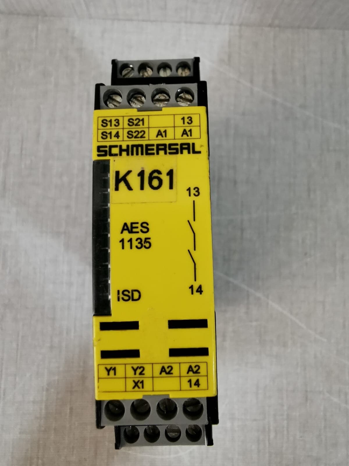 SCHMERSAL AES 1135 Safety Relay