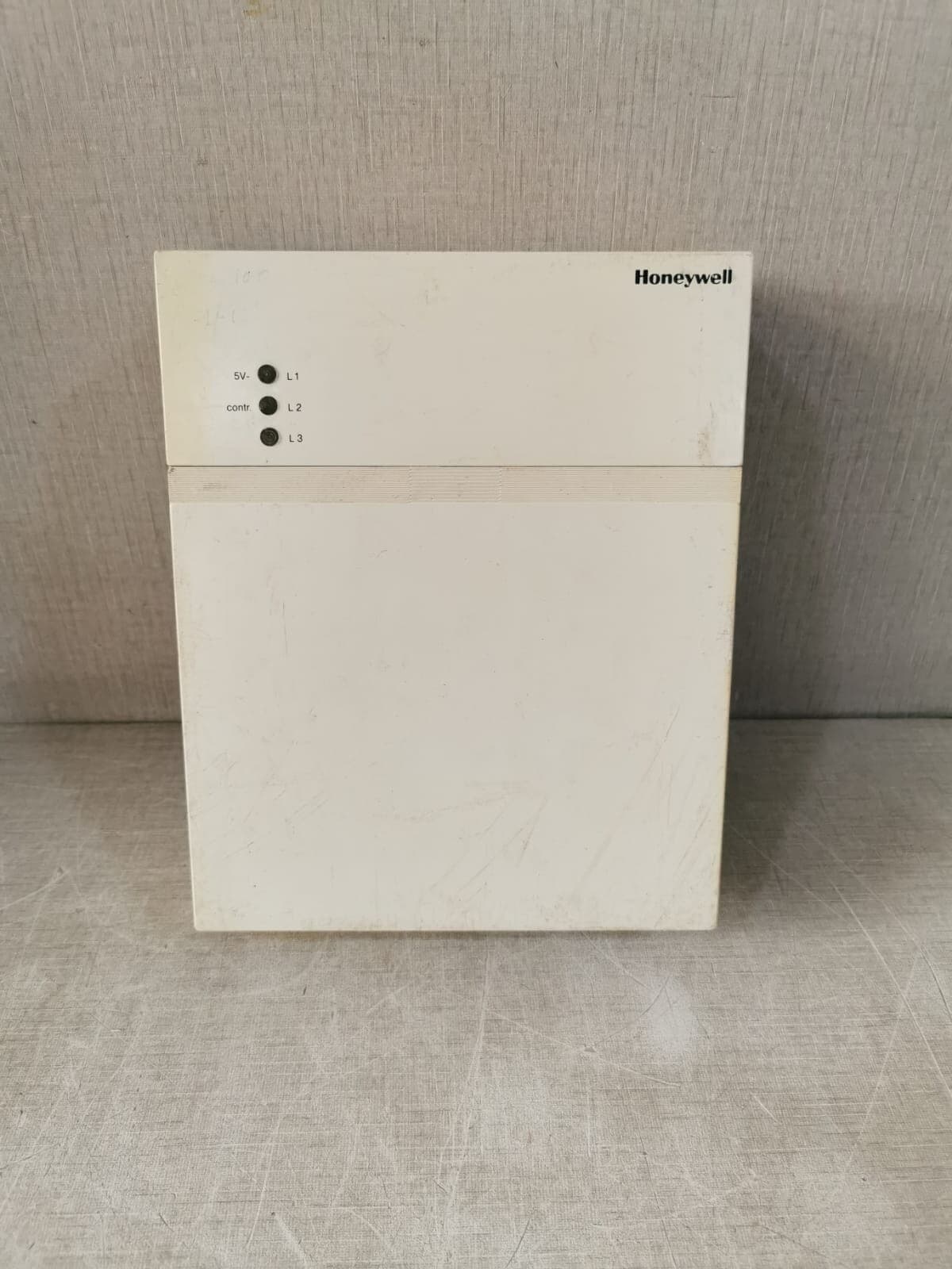 Honeywell XL 100 B2, XD505 A, Excel 100 B2 Module Controller with Broken Parts