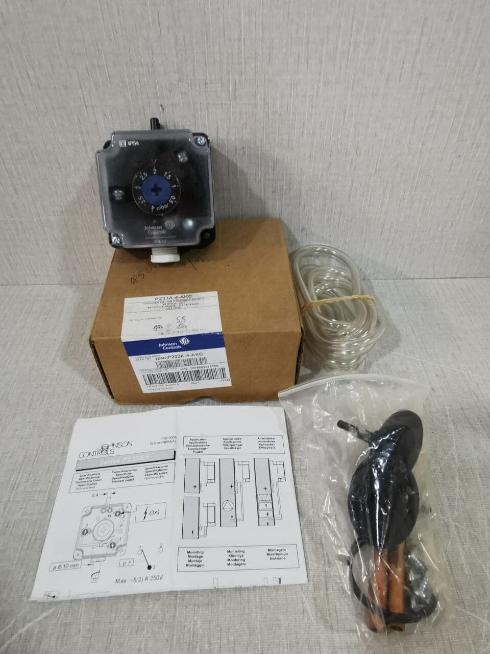 Johnson Controls P233A-4-AKC Differential Air Pressure Switch