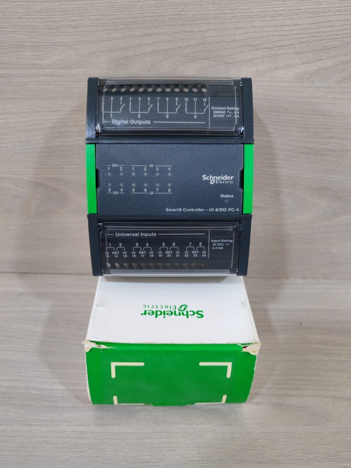Schneider Electric SmartX Controller UI-8/DO-FC-4 I/O Module P/n:SXWUI8D4X10001
