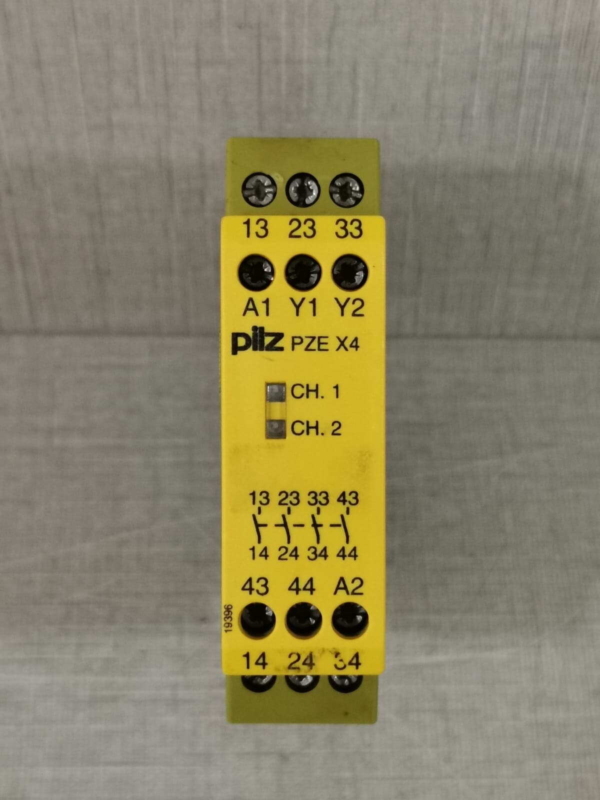 PILZ PZE X4 24VDC 4S SAFETY RELAY