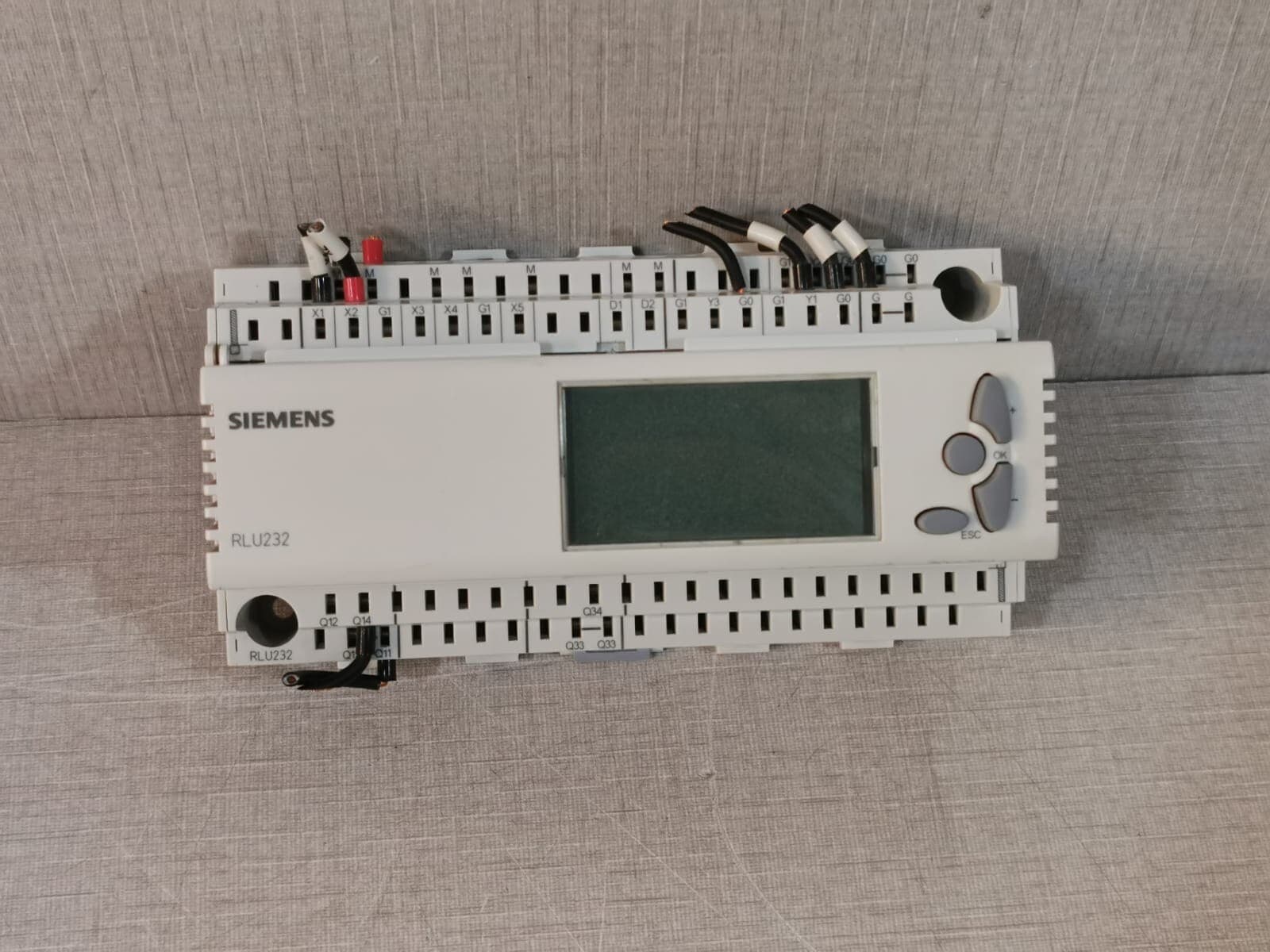 Siemens RLU232 2V 50-60HZ Universal Controller