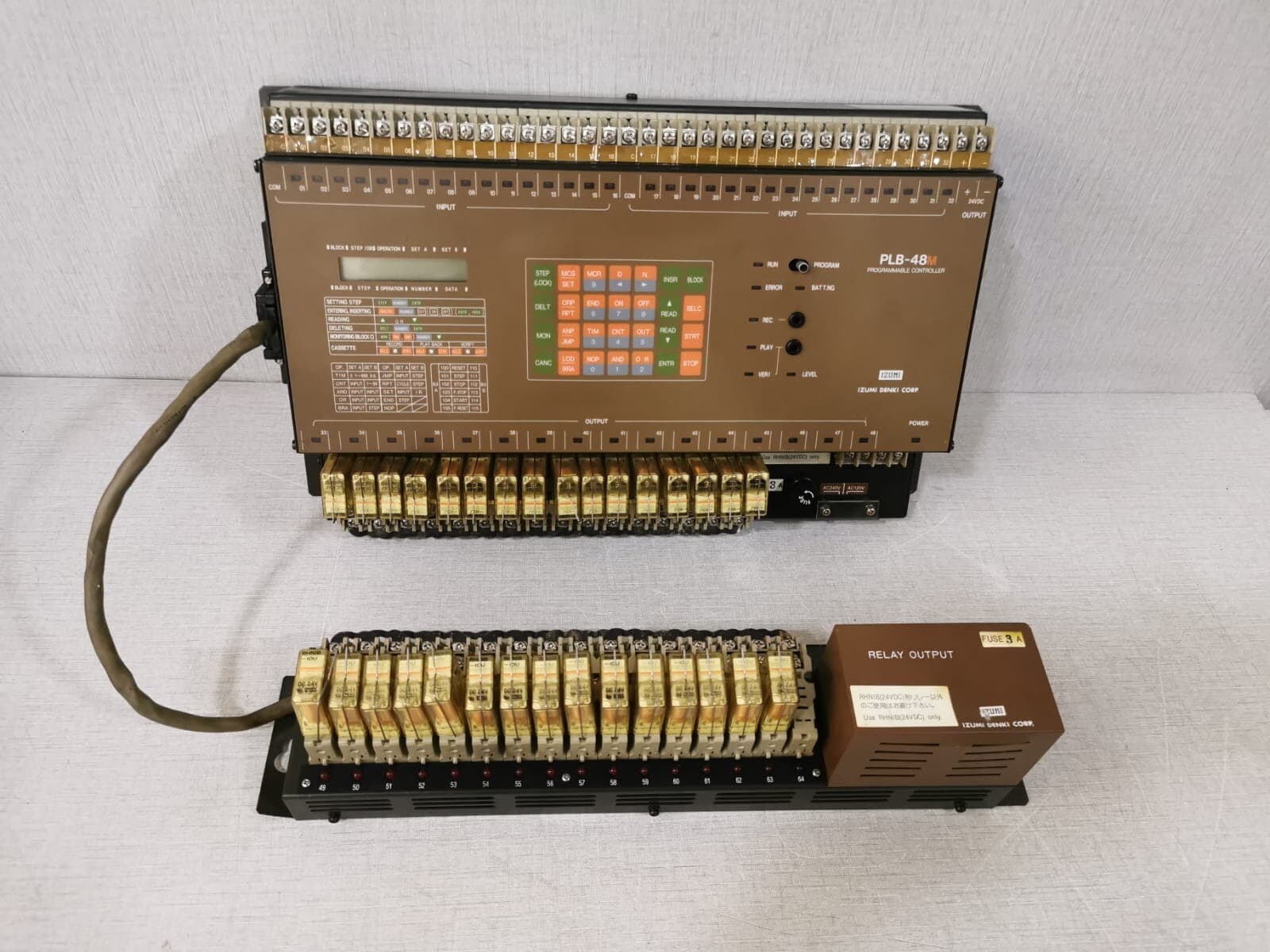 IDEC IZUMI PLB-48M-D1R2 with PLB-M16R2 Programmable Controller