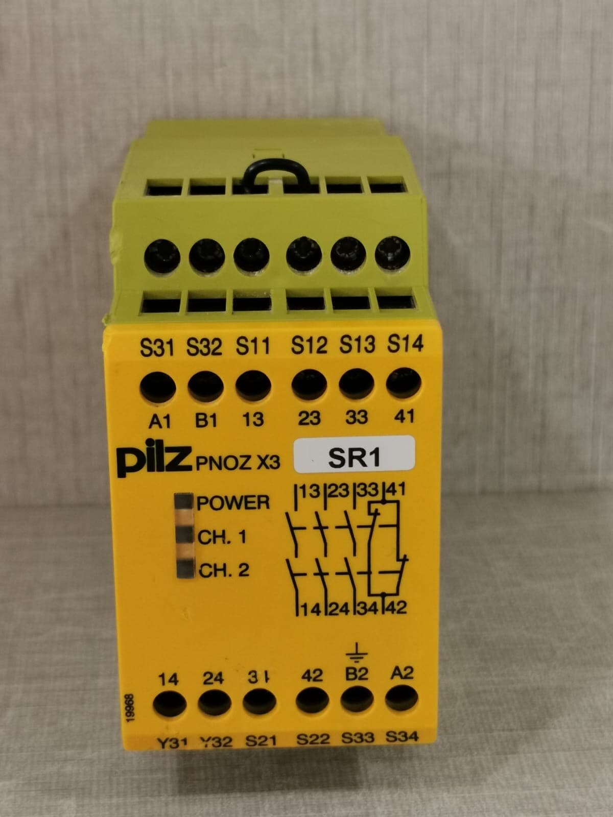 PILZ PNOZ X3 24VAC 24VDC 3n/0 1n/c 1so SAFETY RELAY