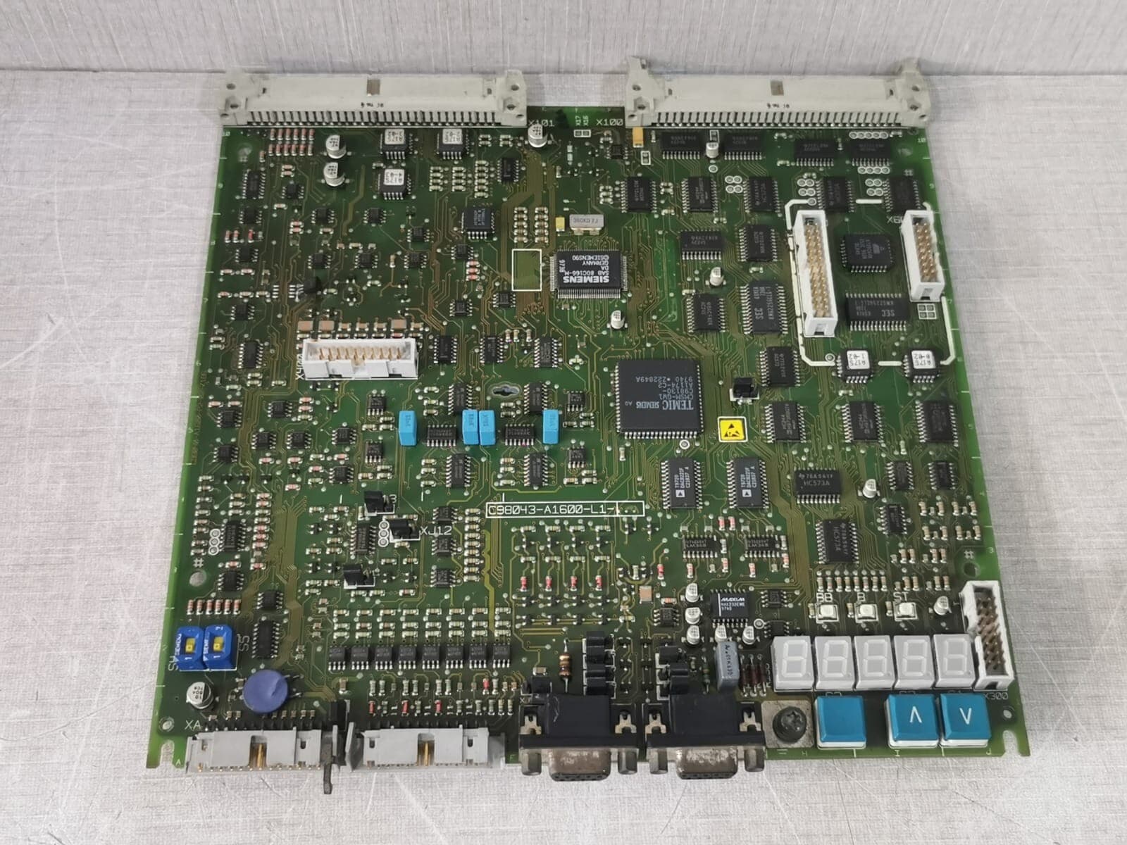 SIEMENS C98043-A1600-L1 - Missing Connector Clip