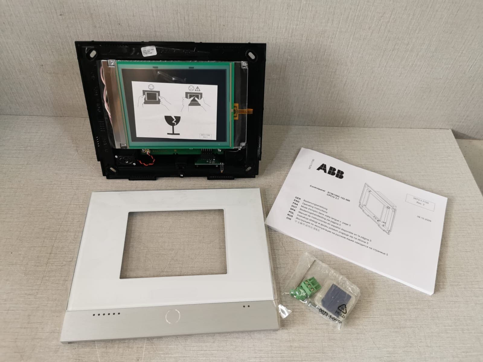 ABB 6136/100 C-102-500 CPC/U 3.1 CONTROL PANEL 2CDG006136R0185 with Screen Cover