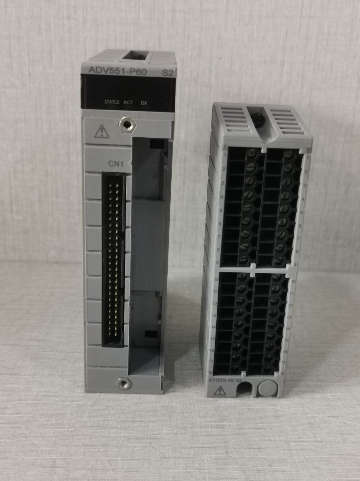 YOKOGAWA ADV551-P60 S2 DIGITAL OUTPUT MODULE ADV55S1 24VDC W/ ATD5S-10 S2