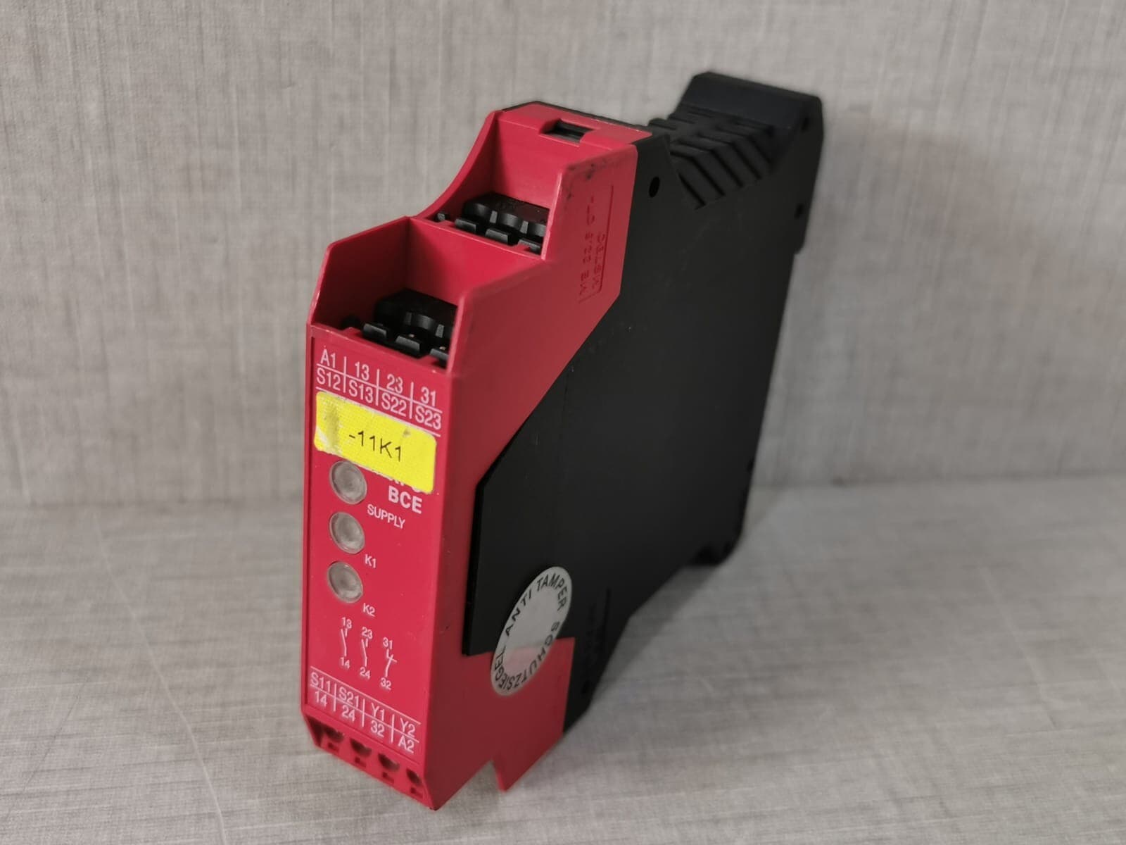 SCHNEIDER ELECTRIC XPSBCE3110P PREVENTA-SAFETY RELAY