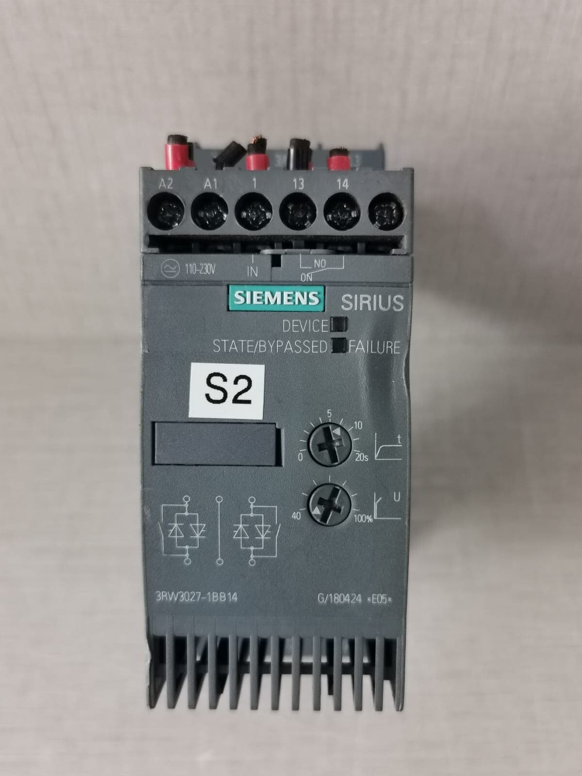 SIEMENS 3RW3027-1BB14 SIRIUS AC SEMICONDUCTOR MOTOR STARTER - WITH DENTS