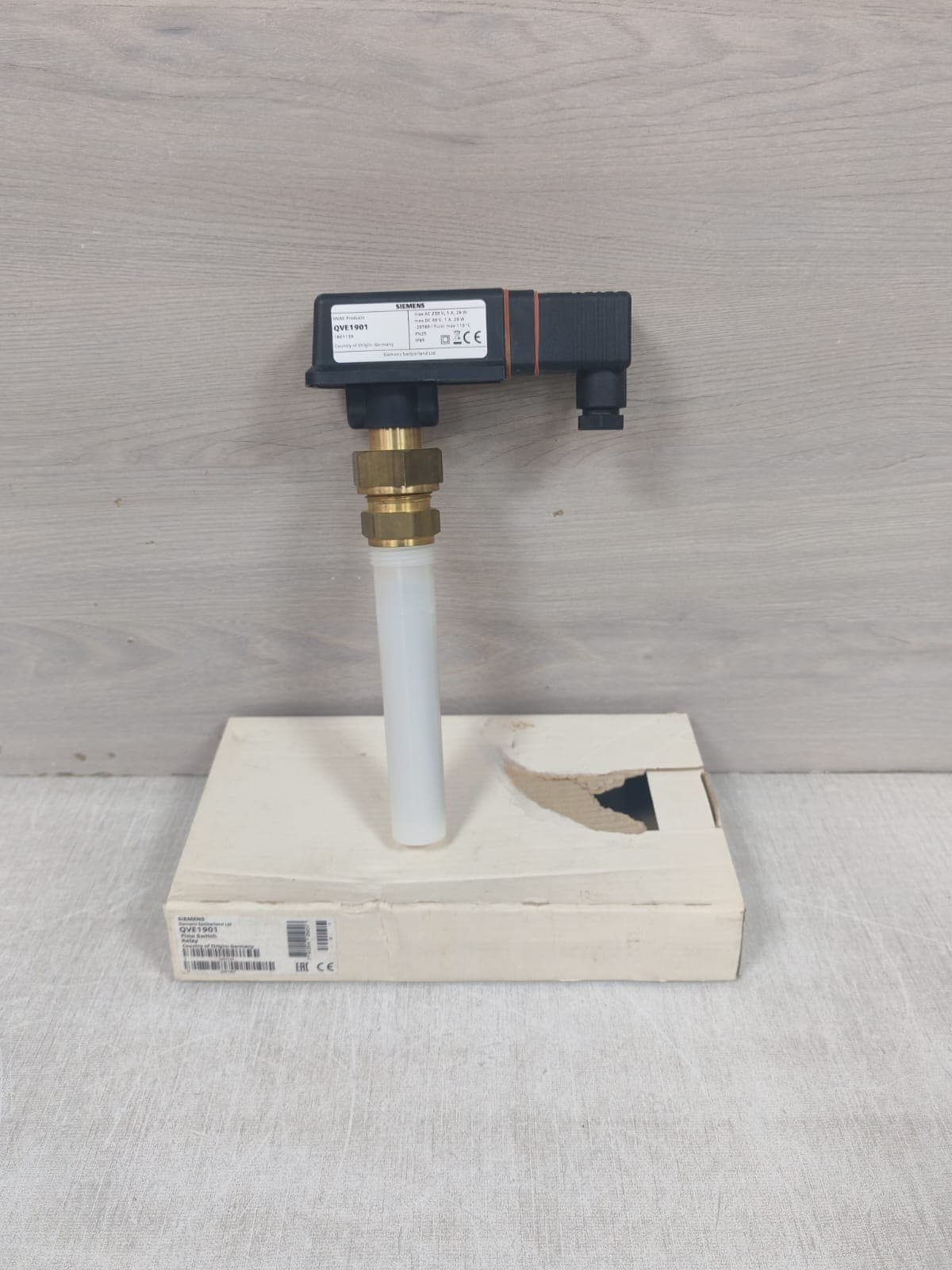 SIEMENS QVE1901 FLOW SWITCH RELAY
