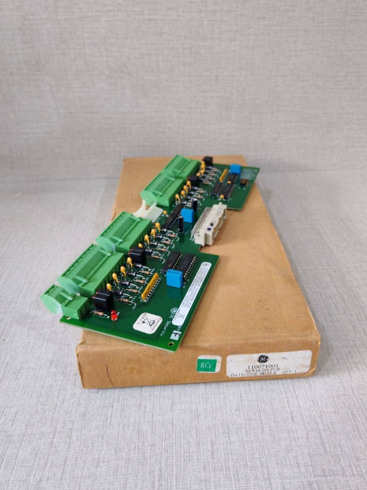 GE Security 110071001, 16 Digital Output Micro 5 Access Control Board