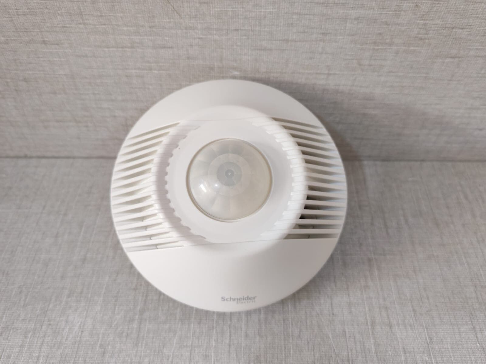 Schneider ARGUS SAE-UE-MS-CU1WE Ceiling Mount 180° Occupancy Sensor