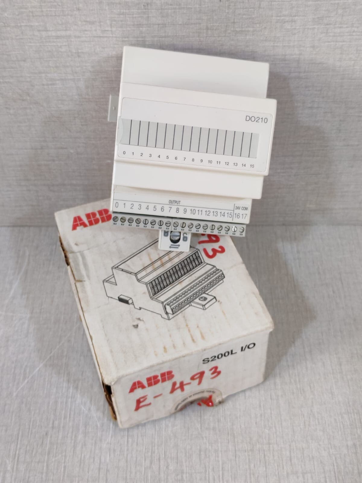 ABB DO210 Output Module 492953501