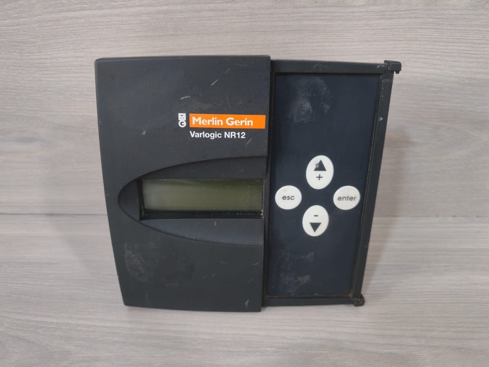 MERLIN GERIN NR12 VARLOGIC CONTROLLER 110/230/400V