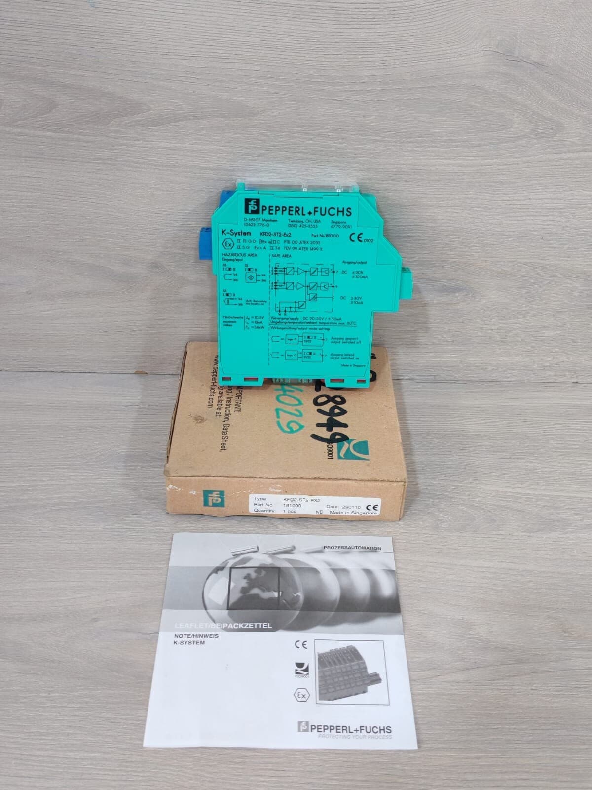 PEPPERL+FUCHS KFD2-ST2-EX2 SWITCH AMPLIFIER 181000- WITH DAMAGED BOX