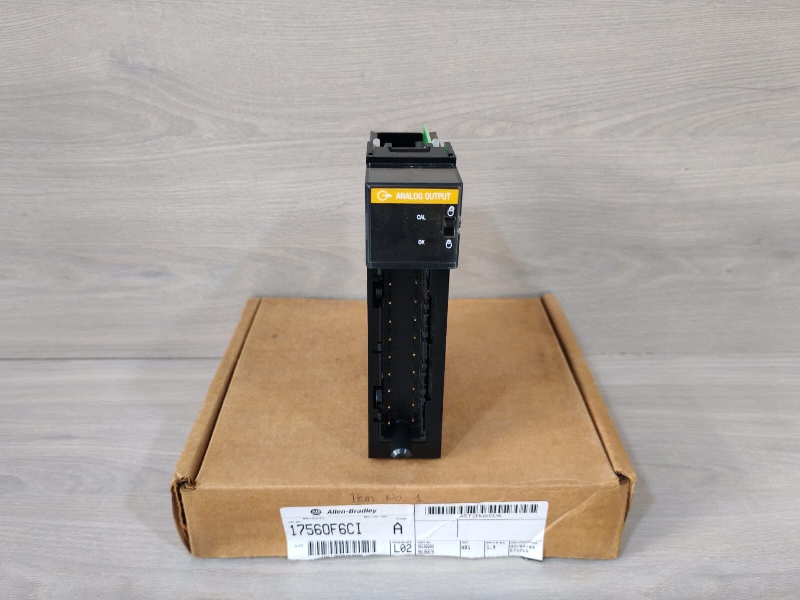 ALLEN-BRADLEY 1756-0F6CI/A CONTROLOGIX ANALOG ISOLATED OUTPUT 96186679 A01